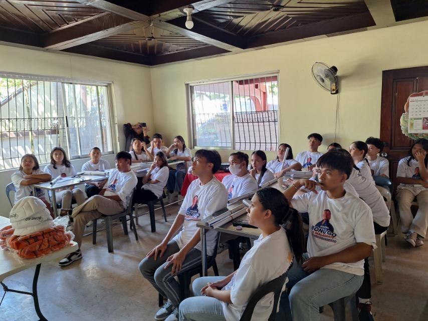 Bong Go backs tech-voc programs; aids TESDA students in Malabon City